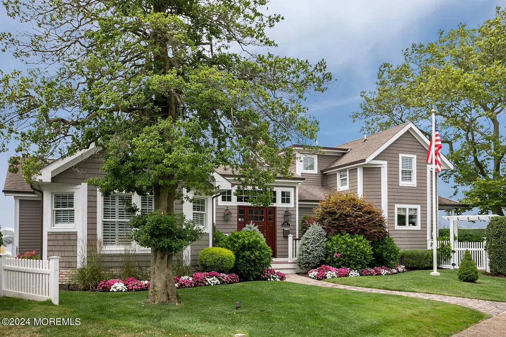 208 Neptune Place Sea Girt, NJ 08750