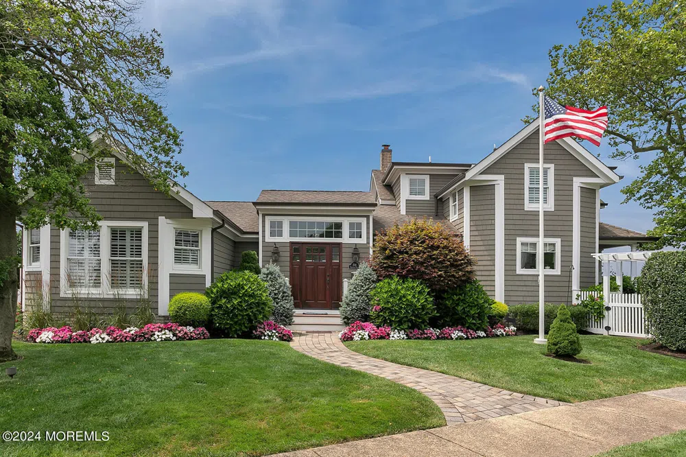 208 Neptune Place Sea Girt, NJ 08750
