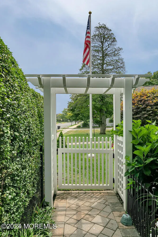 208 Neptune Place Sea Girt, NJ 08750