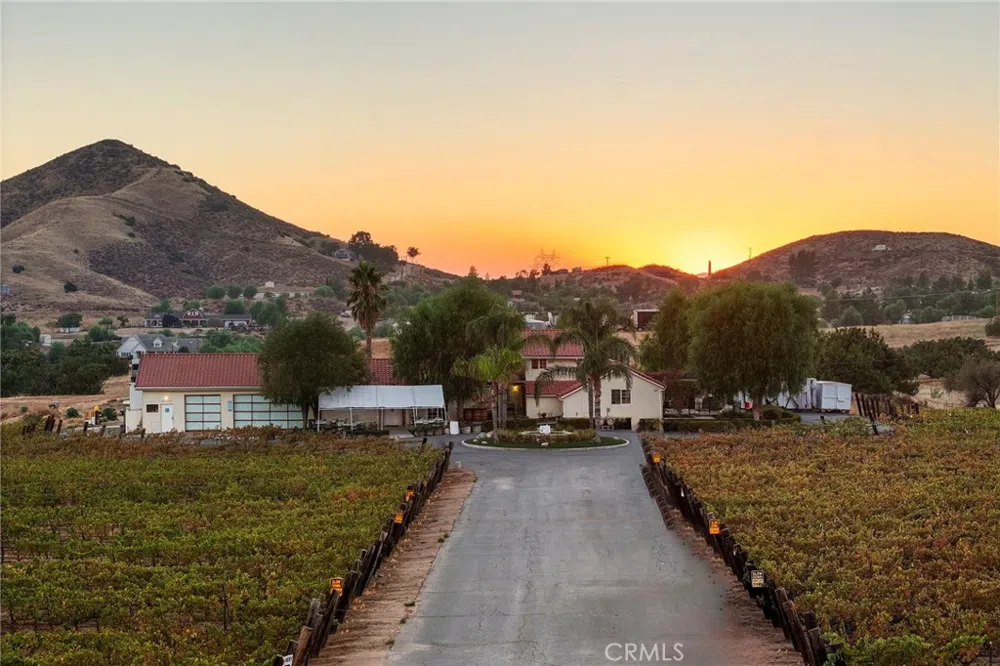 10262 Sierra Highway Agua Dulce, CA 91390