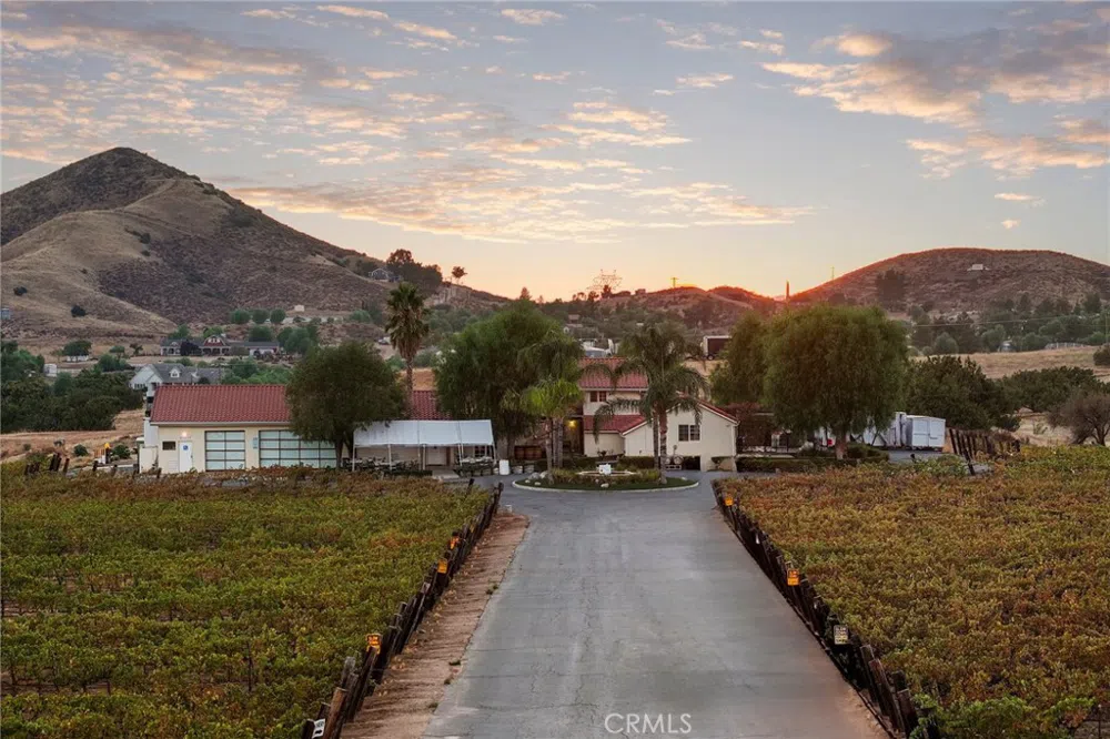 10262 Sierra Highway Agua Dulce, CA 91390