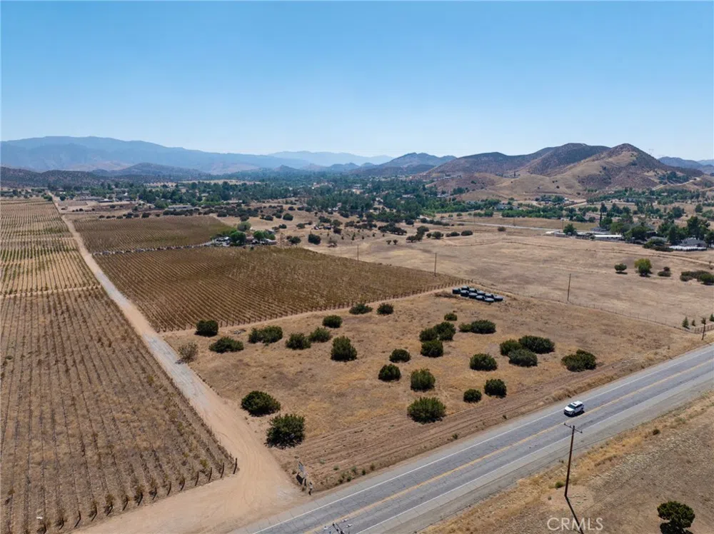 10262 Sierra Highway Agua Dulce, CA 91390