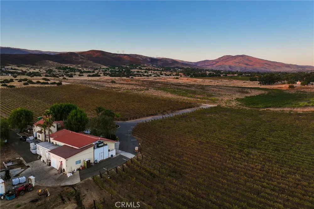 10262 Sierra Highway Agua Dulce, CA 91390