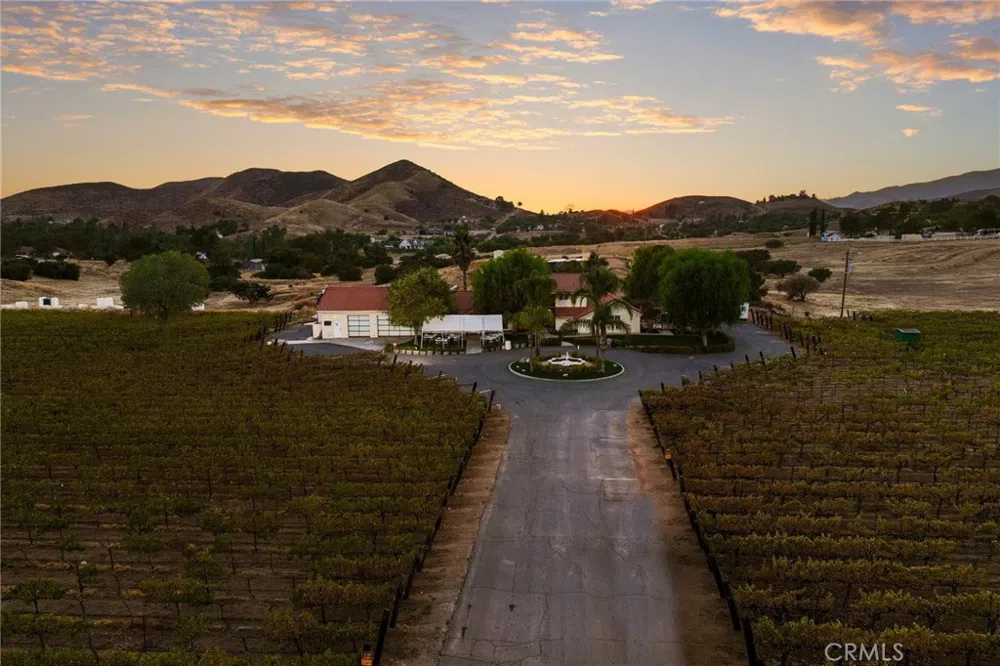 10262 Sierra Highway Agua Dulce, CA 91390