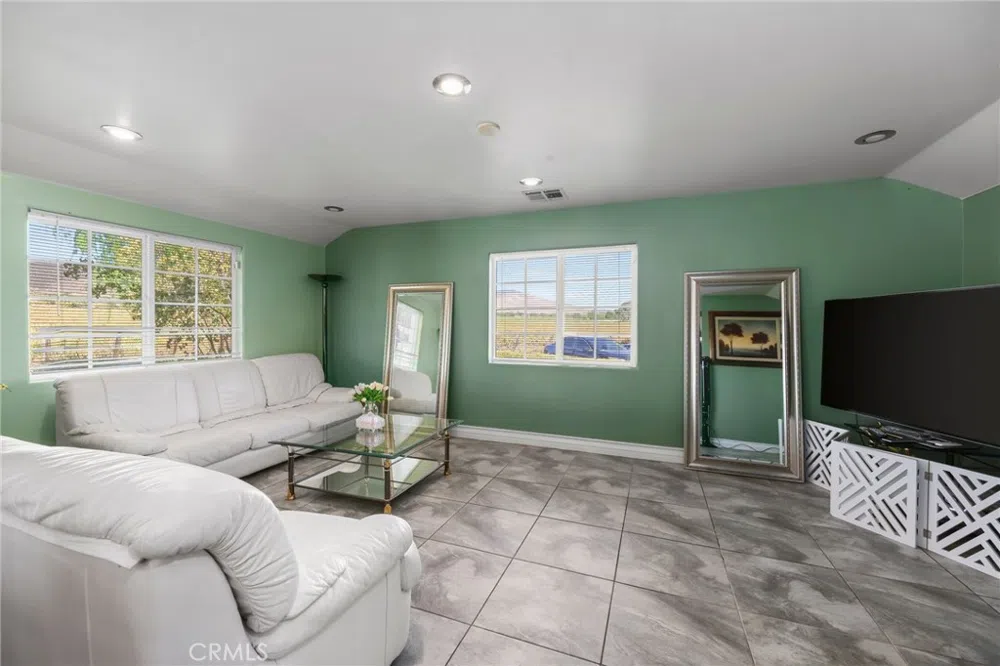 10262 Sierra Highway Agua Dulce, CA 91390