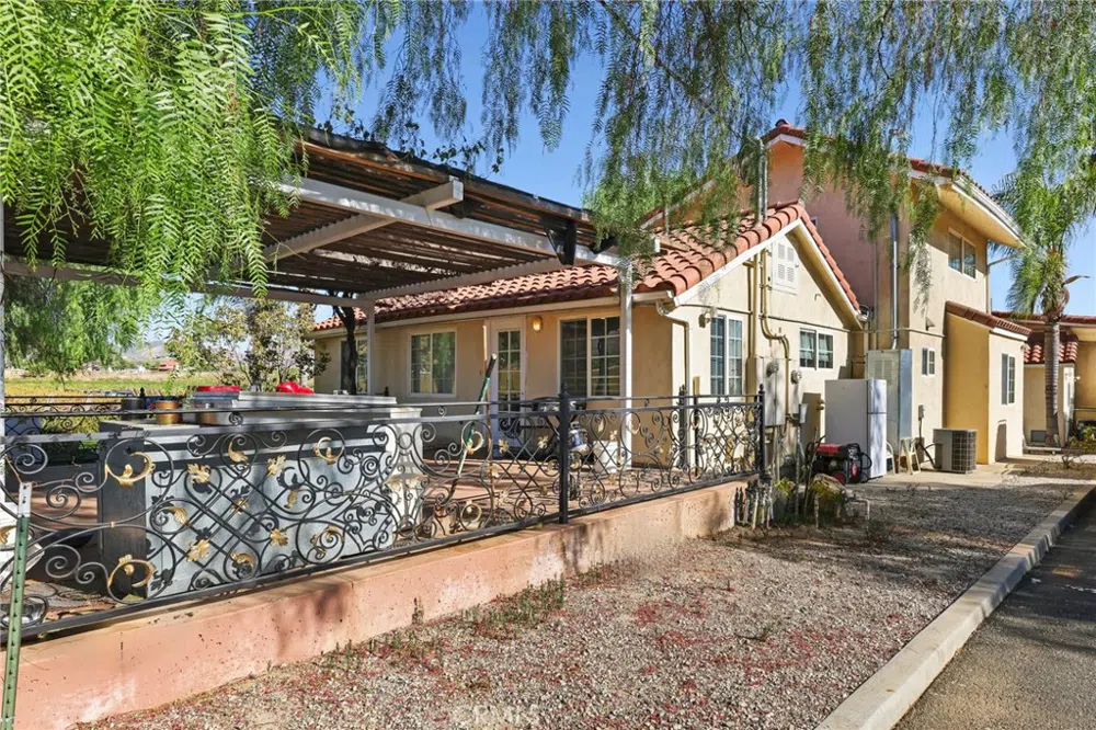 10262 Sierra Highway Agua Dulce, CA 91390