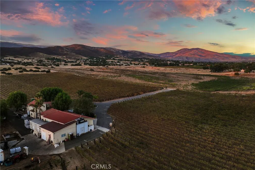 10262 Sierra Highway Agua Dulce, CA 91390