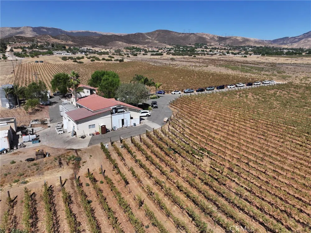 10262 Sierra Highway Agua Dulce, CA 91390