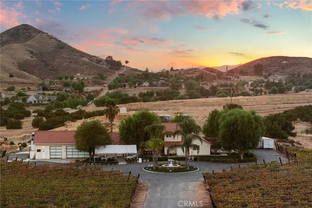 10262 Sierra Highway Agua Dulce, CA 91390
