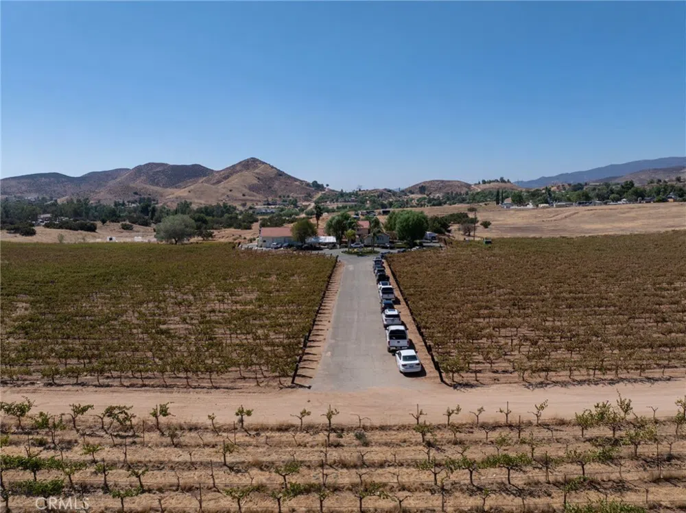 10262 Sierra Highway Agua Dulce, CA 91390