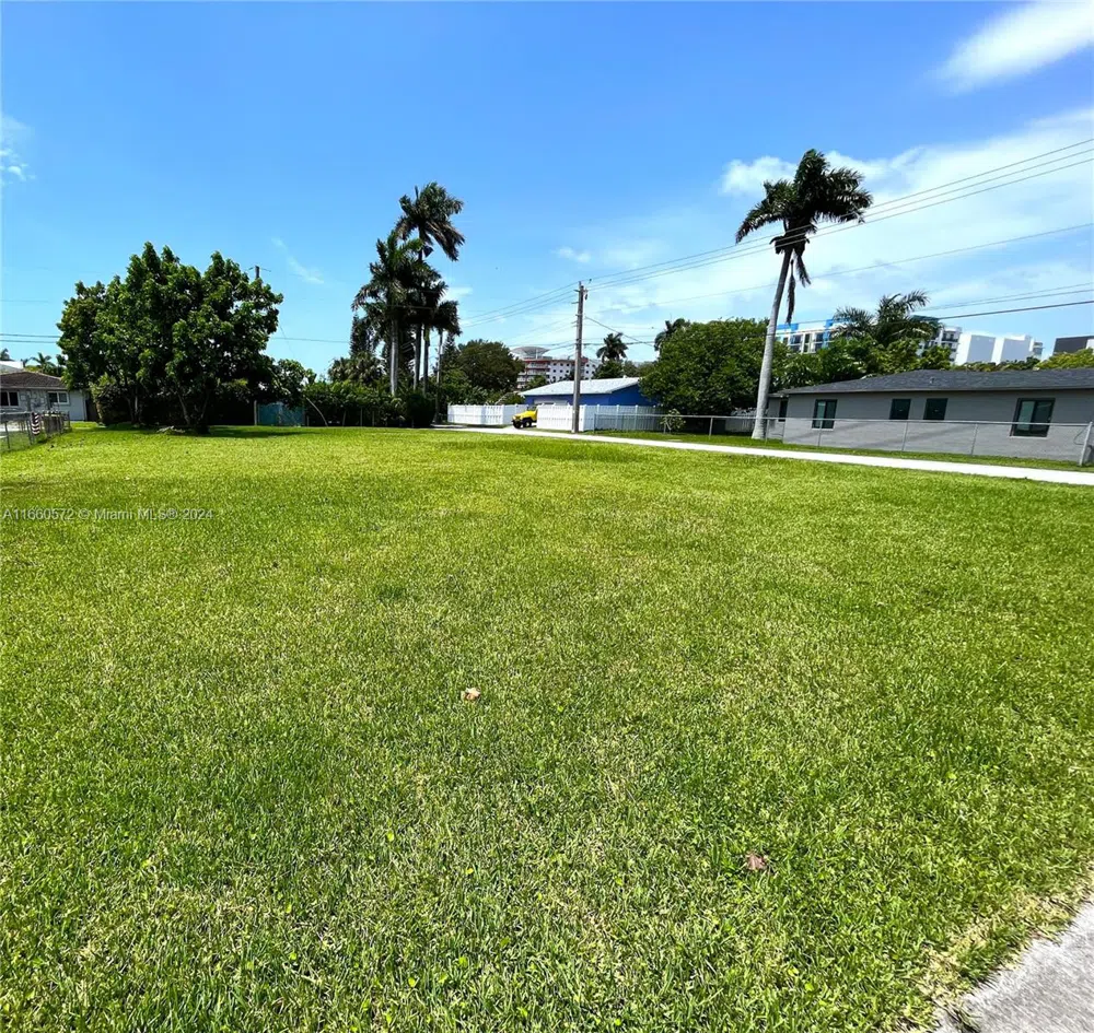 212 NE 1st St Dania Beach, FL 33004