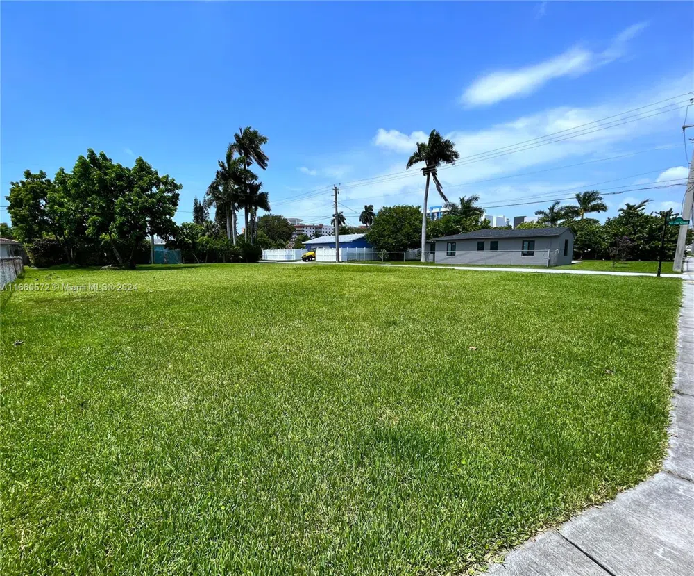 212 NE 1st St Dania Beach, FL 33004