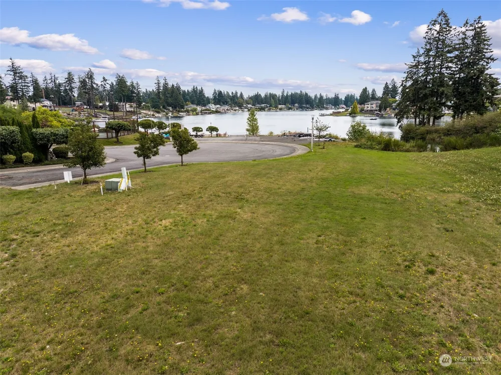 1828 176th Avenue E Lake Tapps, WA 98391