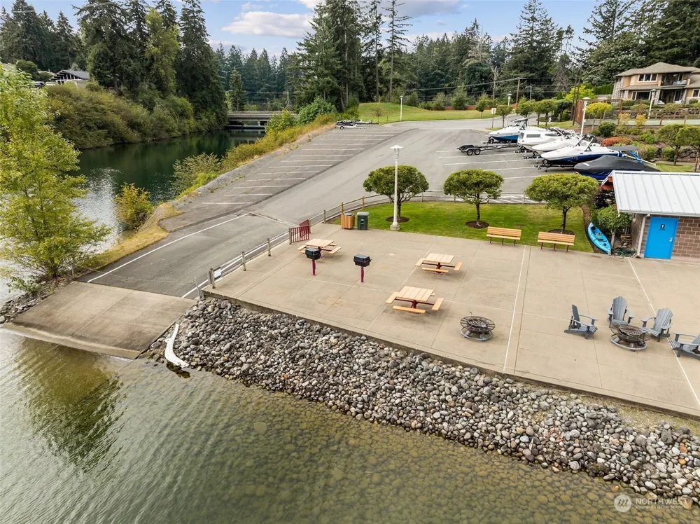 1828 176th Avenue E Lake Tapps, WA 98391