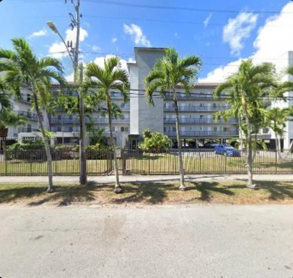 900 SW 84th Ave #207A Miami, FL 33144