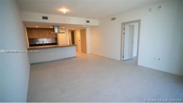 1000 Brickell Plz #4905 Miami, FL 33131