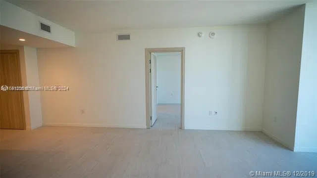 1000 Brickell Plz #4905 Miami, FL 33131