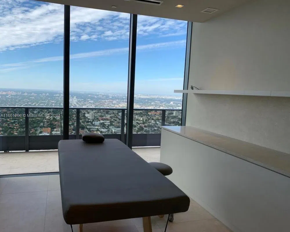1000 Brickell Plz #4905 Miami, FL 33131