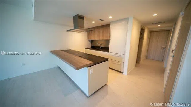 1000 Brickell Plz #4905 Miami, FL 33131