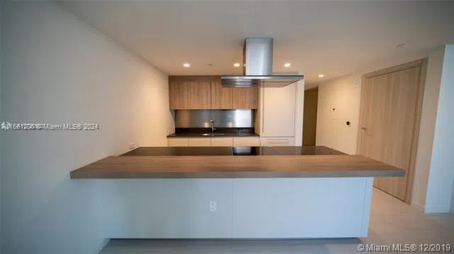 1000 Brickell Plz #4905 Miami, FL 33131