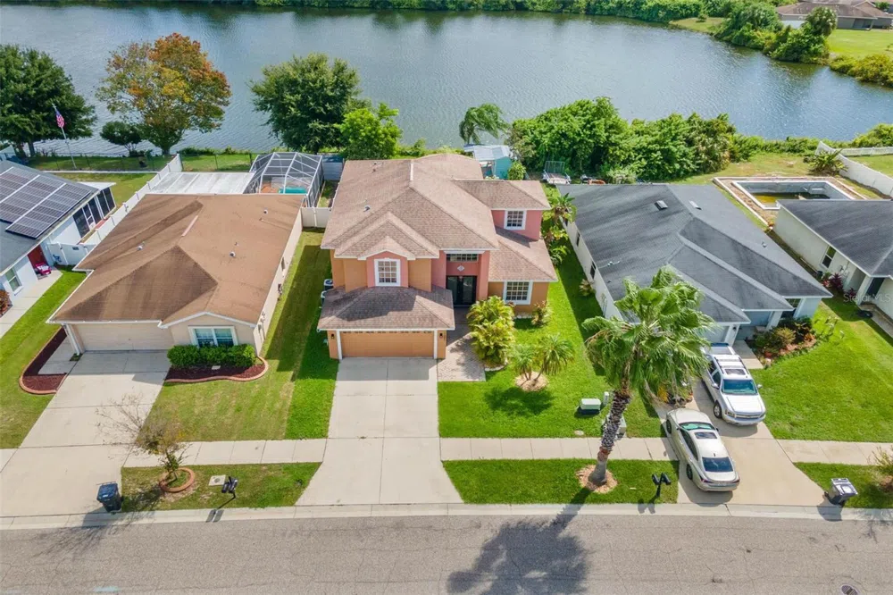 11302 SOUTHWIND LAKE DRIVE Gibsonton, FL 33534