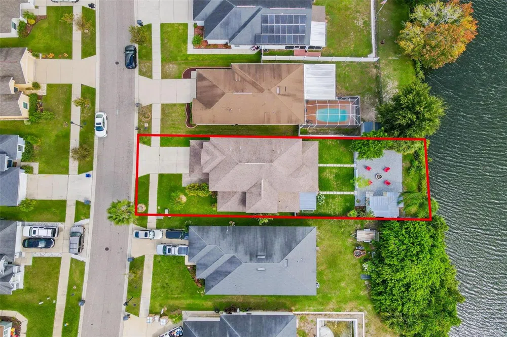 11302 SOUTHWIND LAKE DRIVE Gibsonton, FL 33534