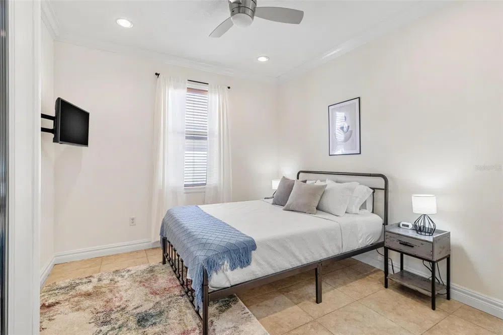 11302 SOUTHWIND LAKE DRIVE Gibsonton, FL 33534
