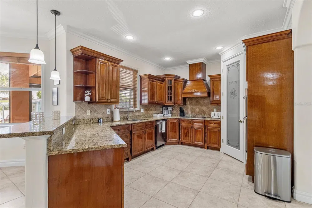 11302 SOUTHWIND LAKE DRIVE Gibsonton, FL 33534