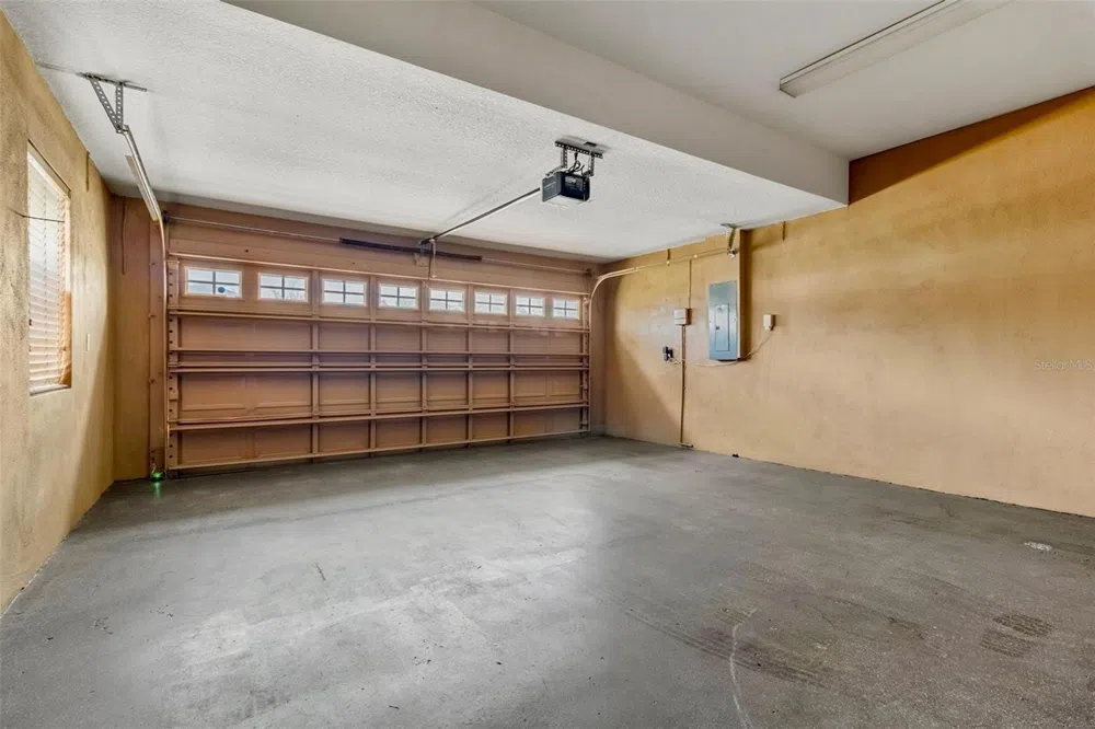 11302 SOUTHWIND LAKE DRIVE Gibsonton, FL 33534
