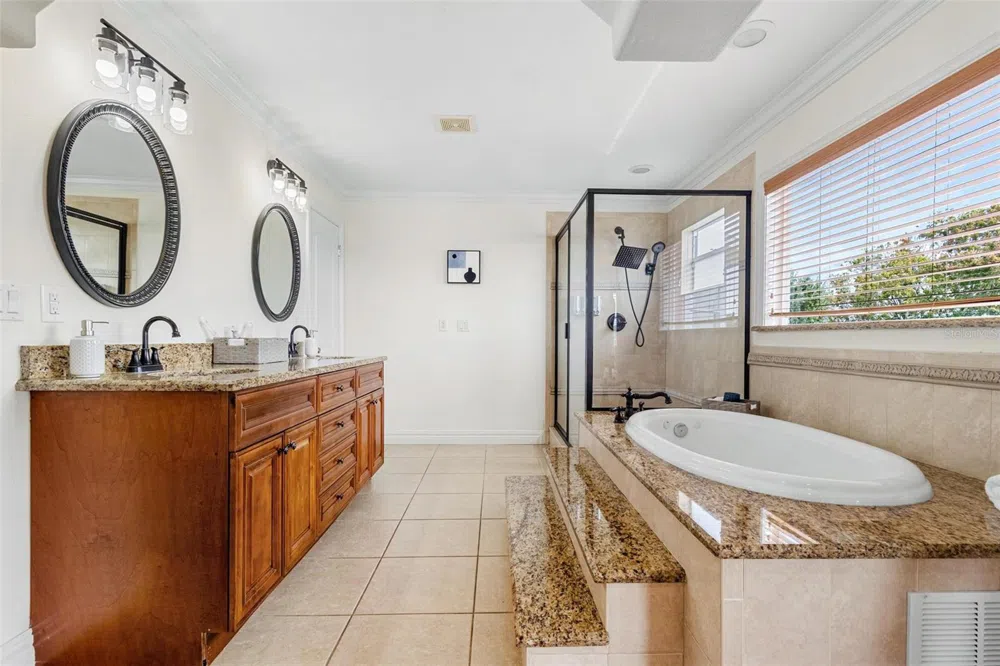 11302 SOUTHWIND LAKE DRIVE Gibsonton, FL 33534