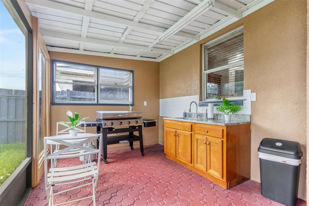 11302 SOUTHWIND LAKE DRIVE Gibsonton, FL 33534