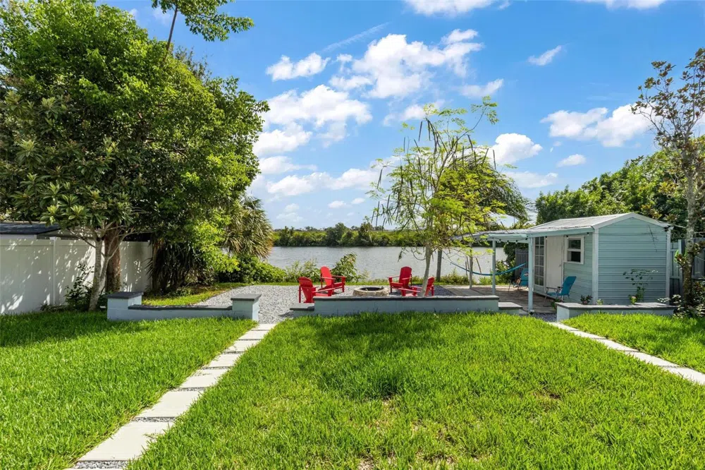 11302 SOUTHWIND LAKE DRIVE Gibsonton, FL 33534