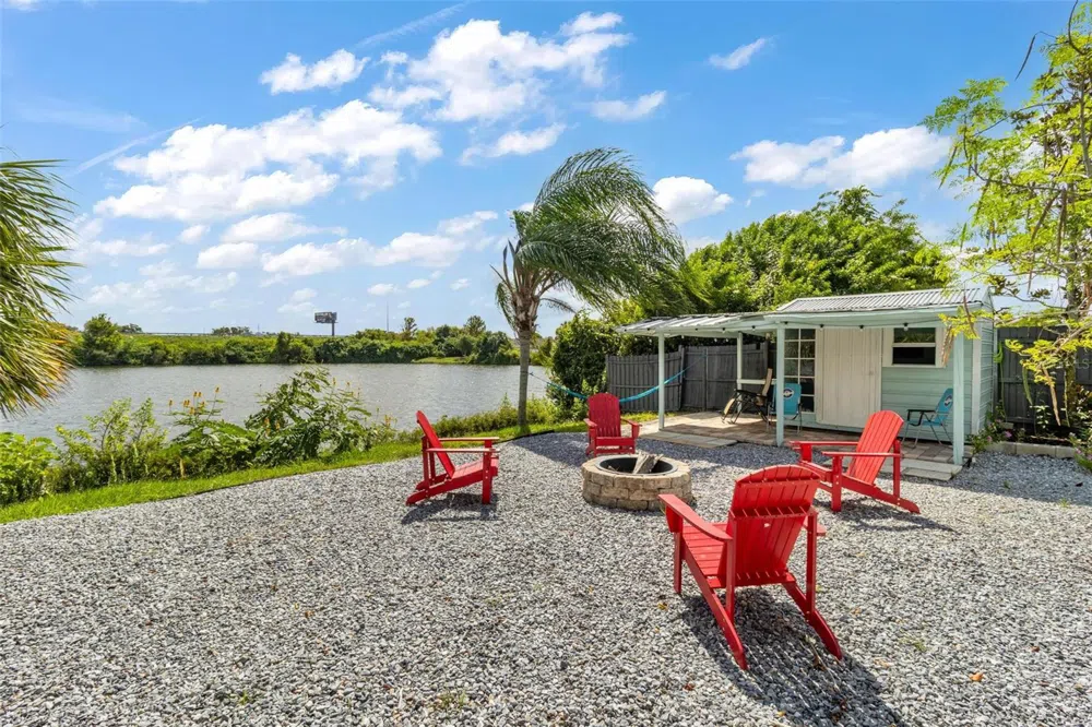 11302 SOUTHWIND LAKE DRIVE Gibsonton, FL 33534