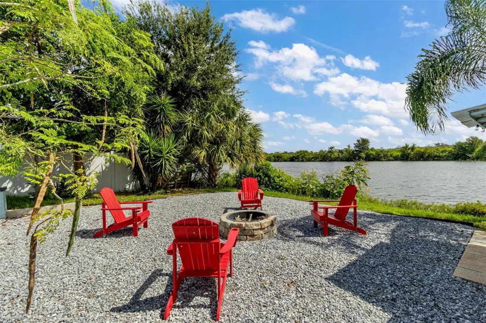 11302 SOUTHWIND LAKE DRIVE Gibsonton, FL 33534