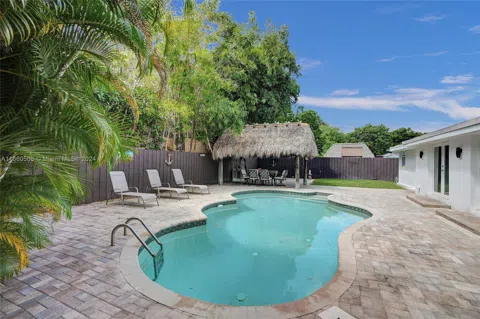 1910 Hibiscus Dr