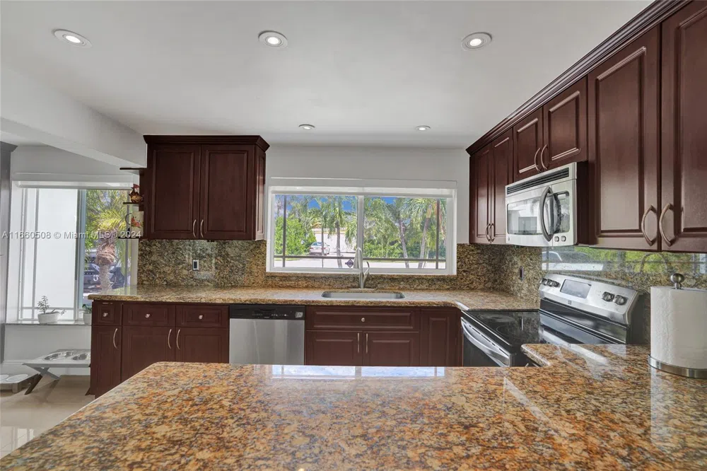 1910 Hibiscus Dr North Miami, FL 33181
