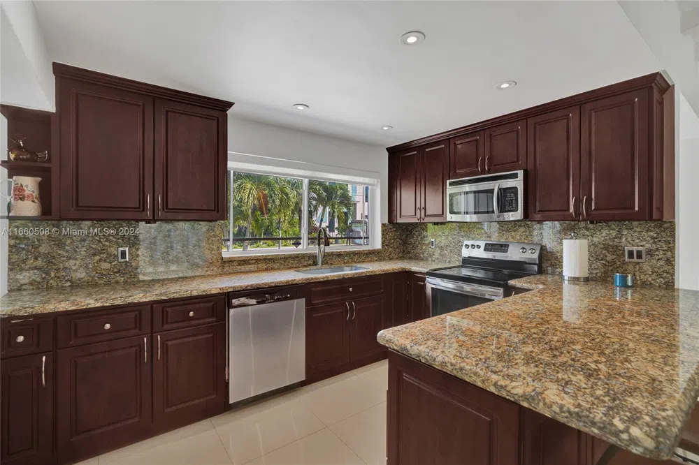 1910 Hibiscus Dr North Miami, FL 33181