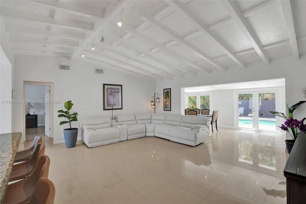 1910 Hibiscus Dr North Miami, FL 33181