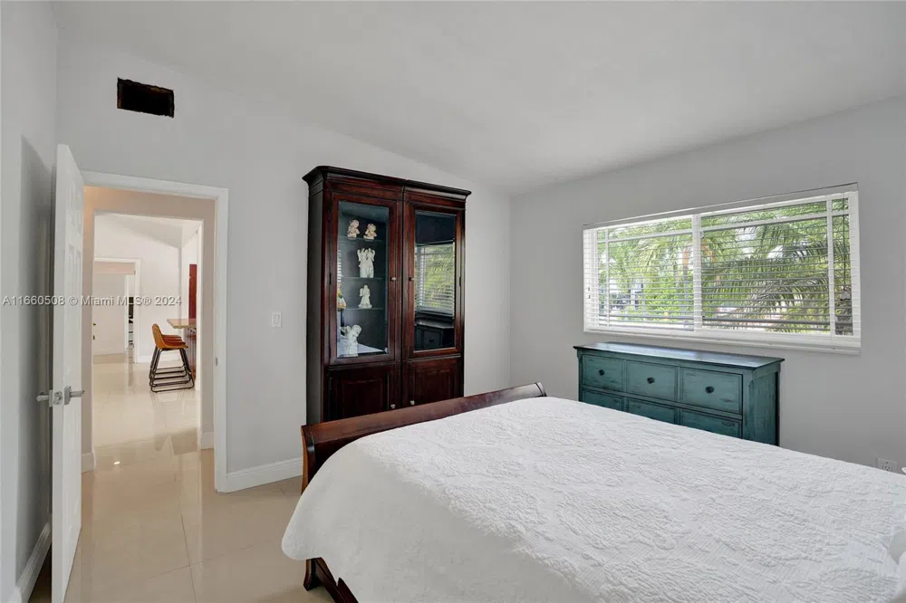 1910 Hibiscus Dr North Miami, FL 33181