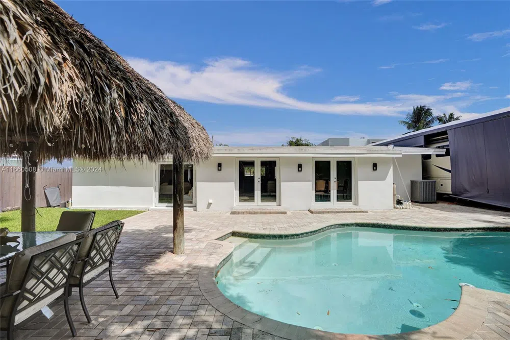 1910 Hibiscus Dr North Miami, FL 33181