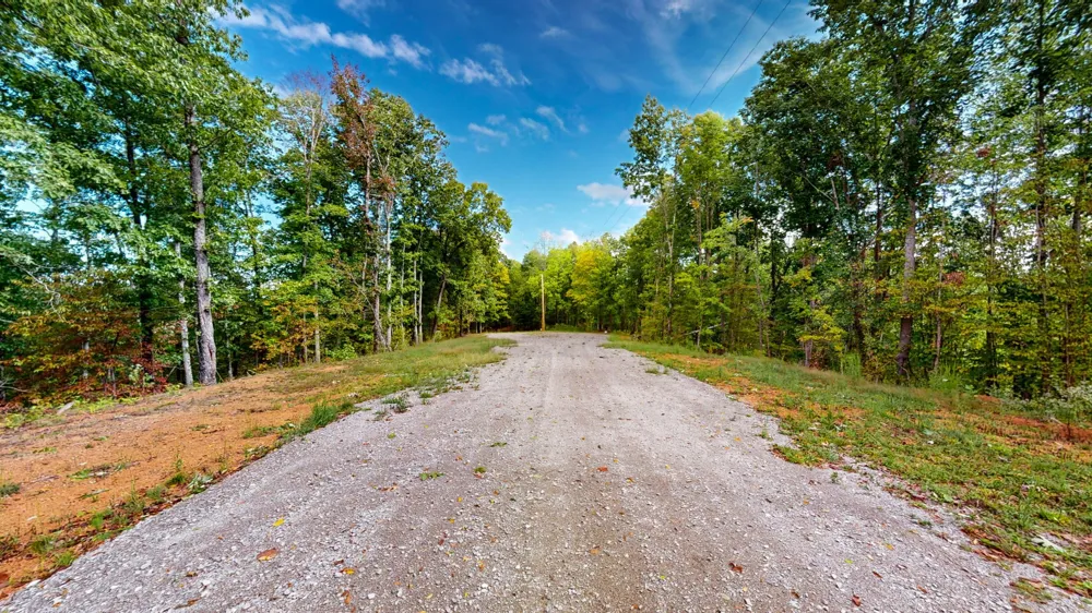 352 Briarwood Dr Linden, TN 37096