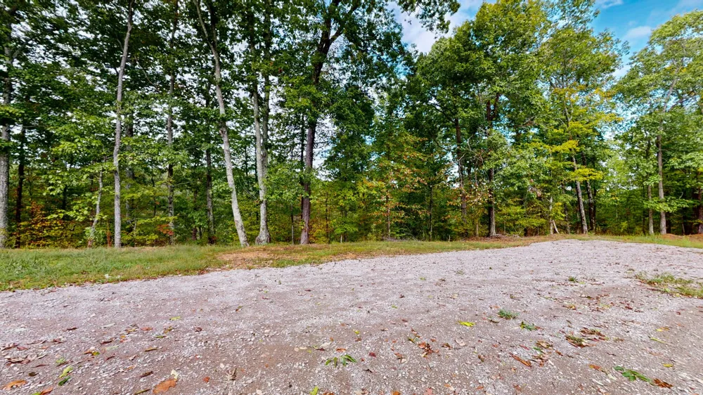 352 Briarwood Dr Linden, TN 37096