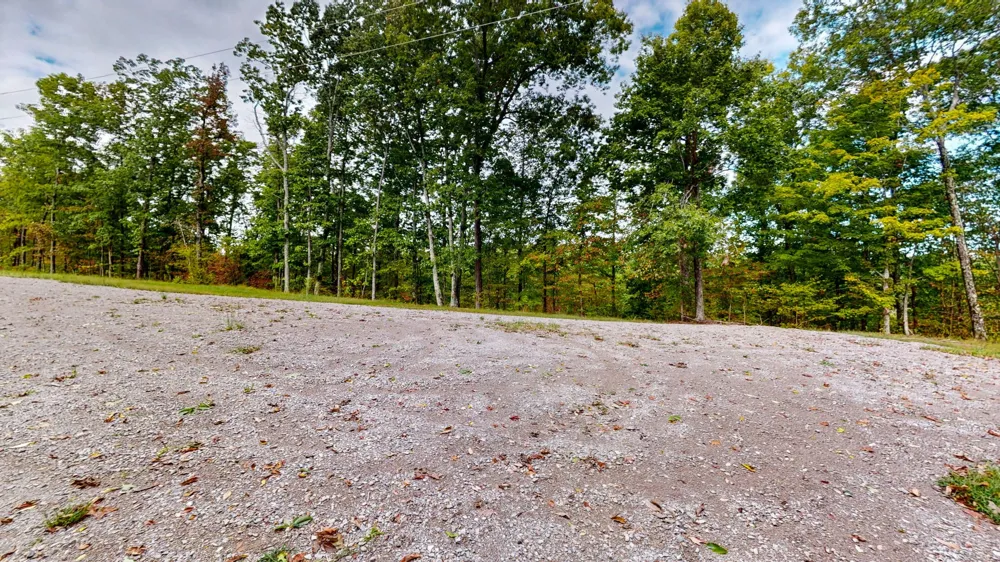 352 Briarwood Dr Linden, TN 37096