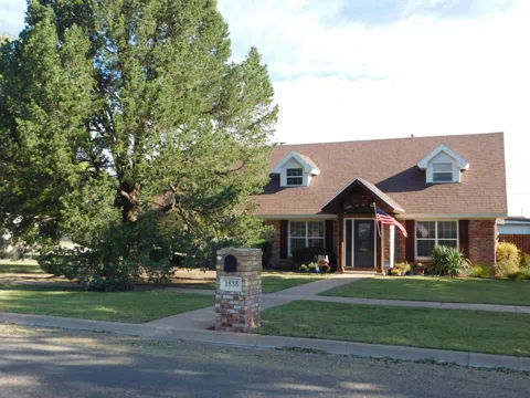 1836 W Ave D