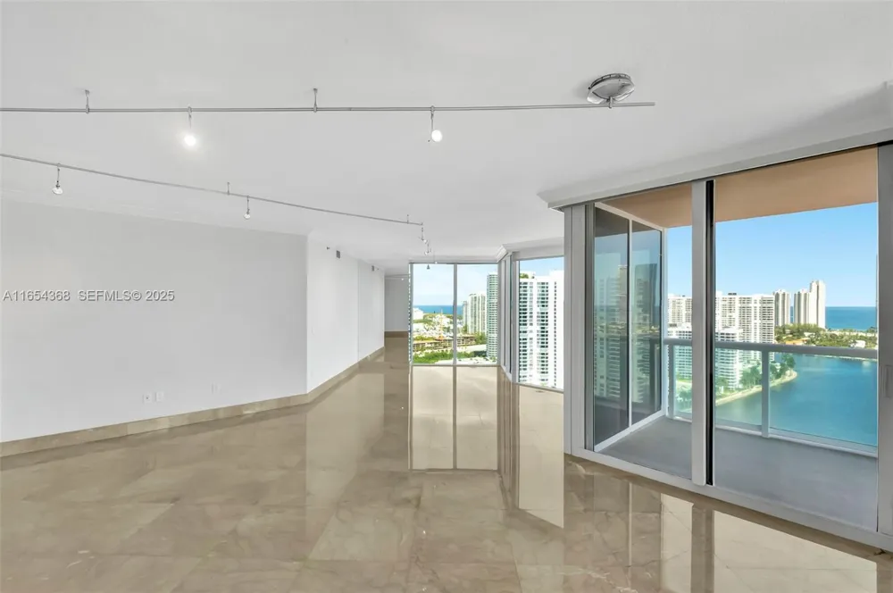 3370 Hidden Bay Dr #2708 Aventura, FL 33180