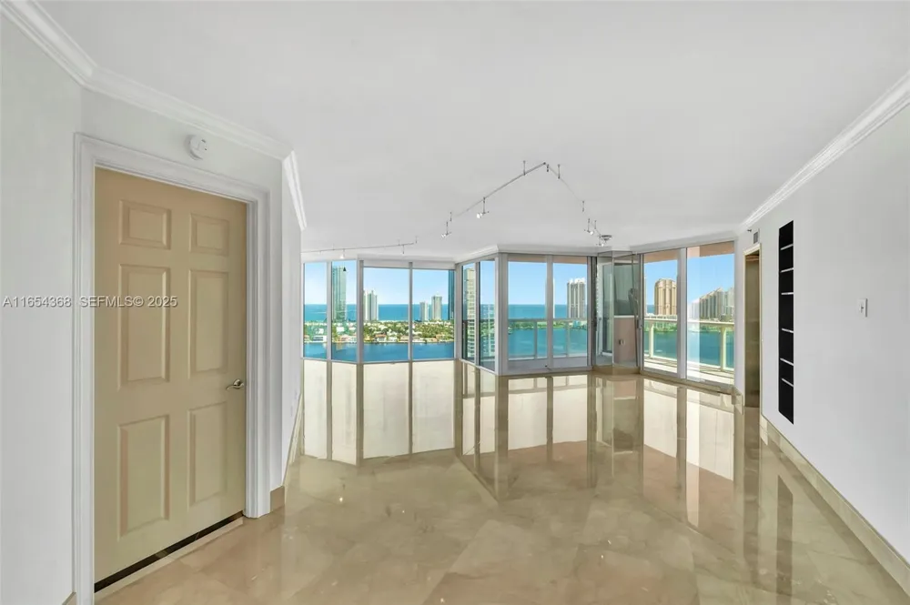 3370 Hidden Bay Dr #2708 Aventura, FL 33180