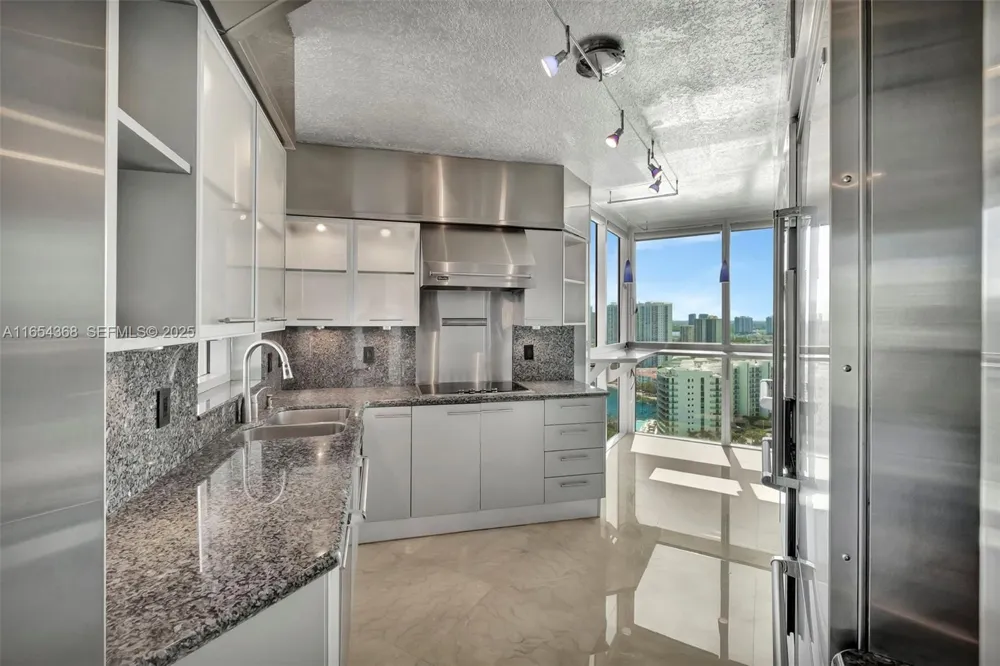 3370 Hidden Bay Dr #2708 Aventura, FL 33180