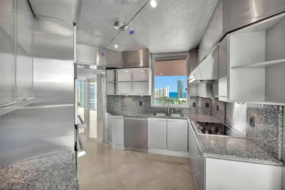 3370 Hidden Bay Dr #2708 Aventura, FL 33180