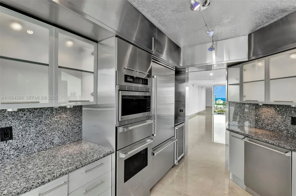 3370 Hidden Bay Dr #2708 Aventura, FL 33180