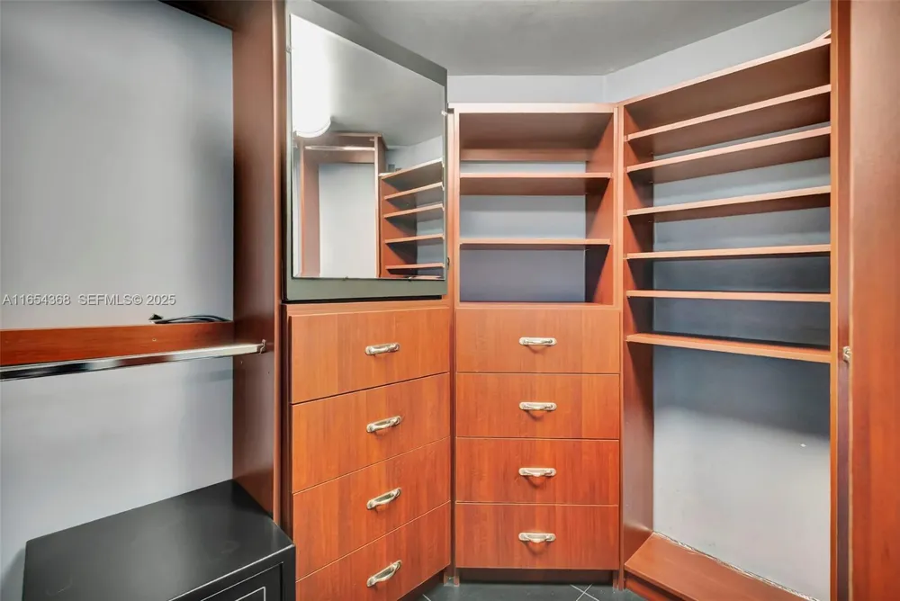 3370 Hidden Bay Dr #2708 Aventura, FL 33180